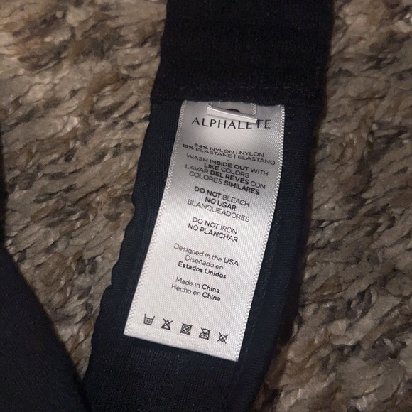 Alphalete wrap round sports bra - Picture 2 of 3